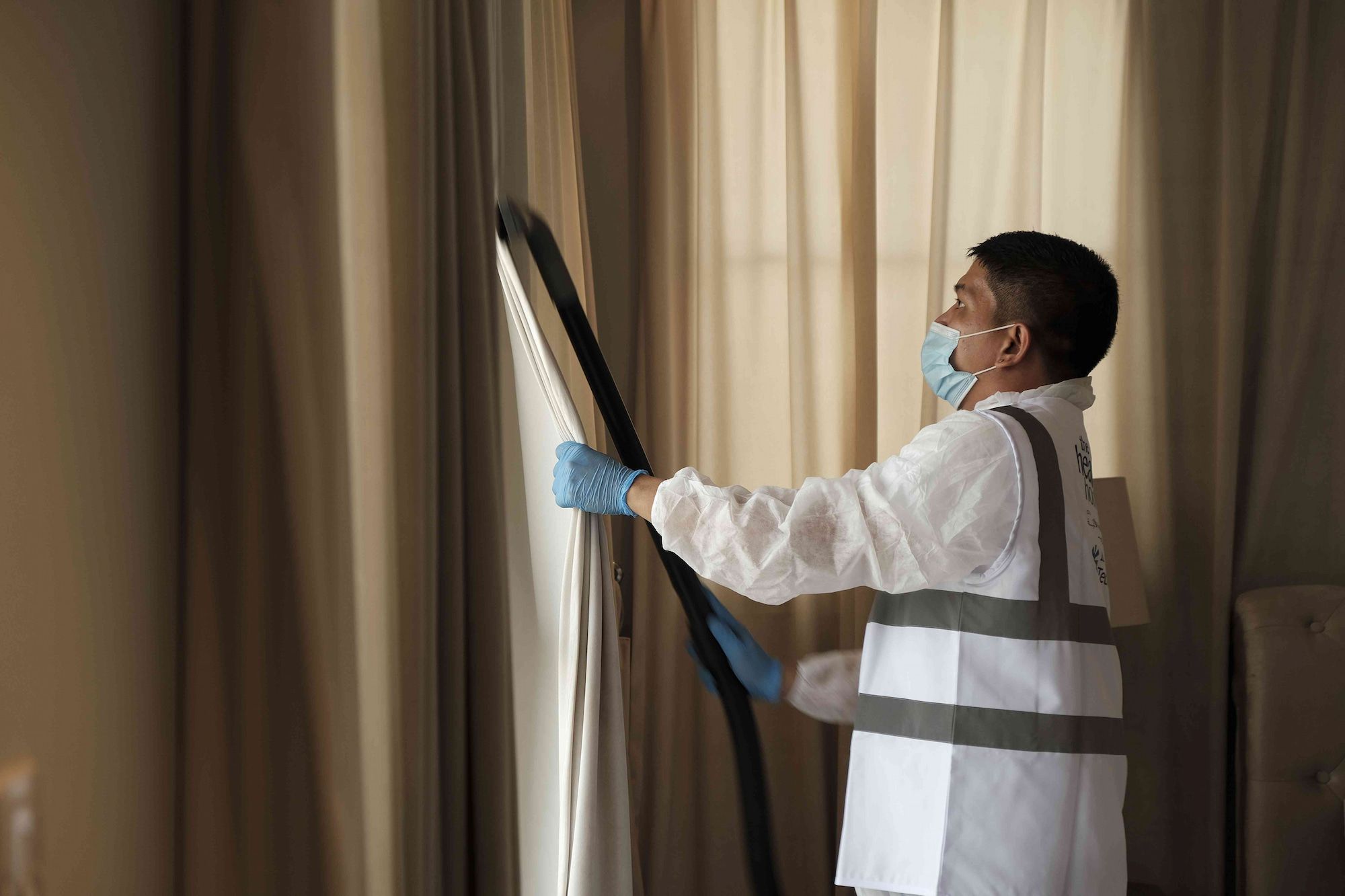 curtain cleaning service, blind cleaning